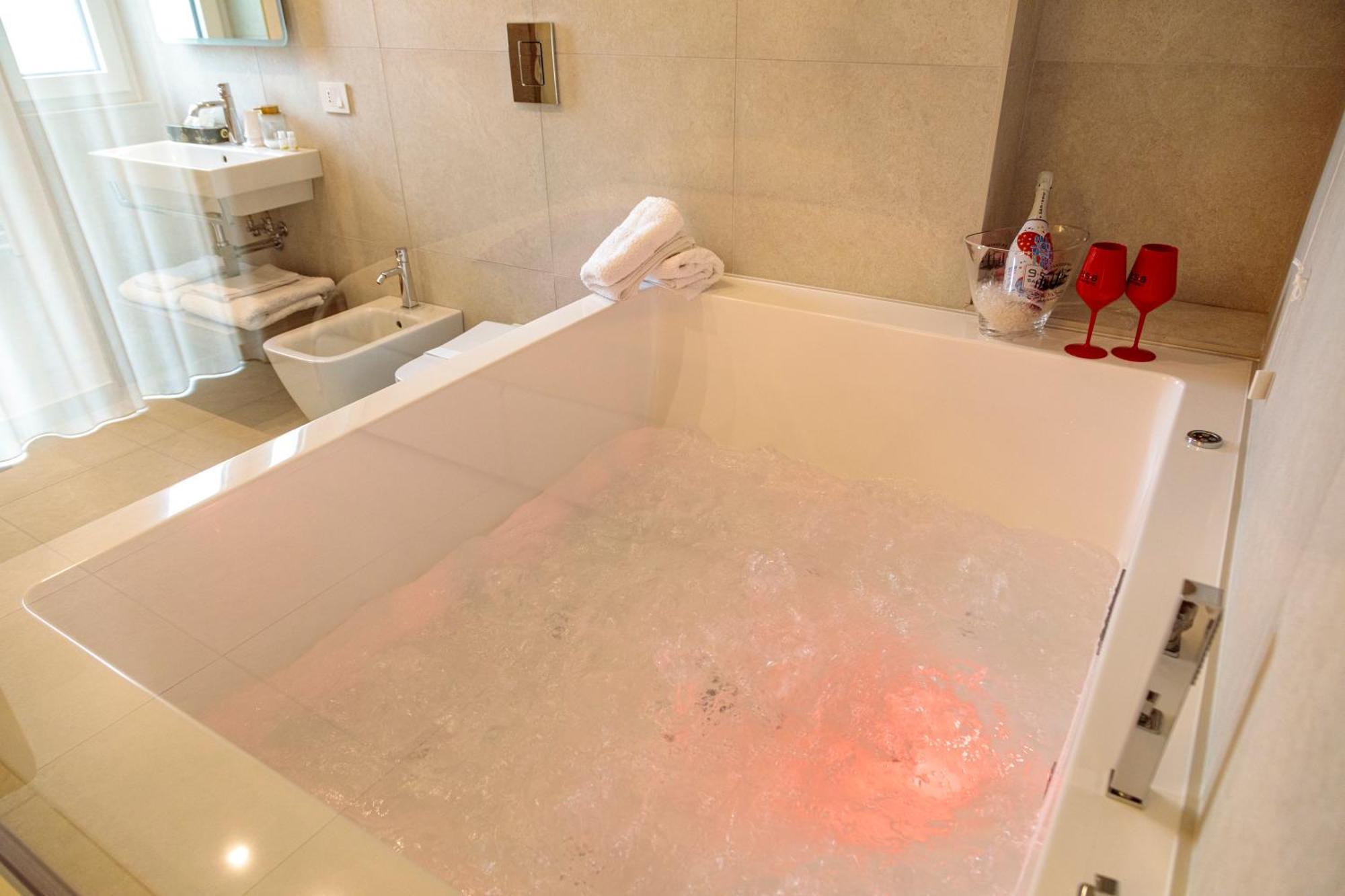 Domus Vivian Hotel Montecorvino Pugliano Kültér fotó